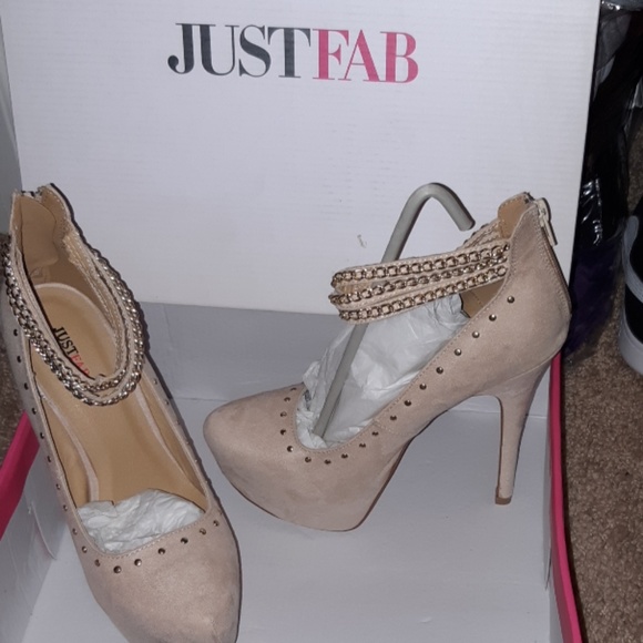 Cream stilettos - Picture 1 of 2